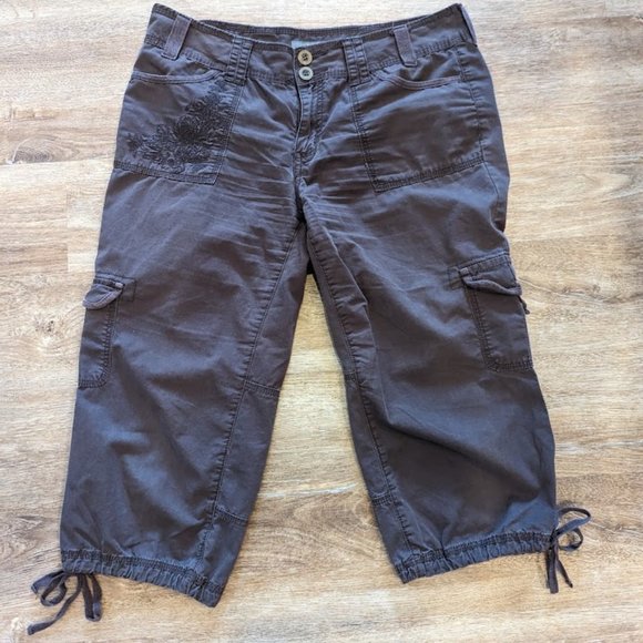 Brown cargo capris - Picture 1 of 7